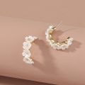 【GuangDa Girls' Earrings Korean Ins Net Red Trendy New Earrings C-shaped Pearl White 6 Flowers Fresh and Versatile Fashion Accessories Earings for Women. 