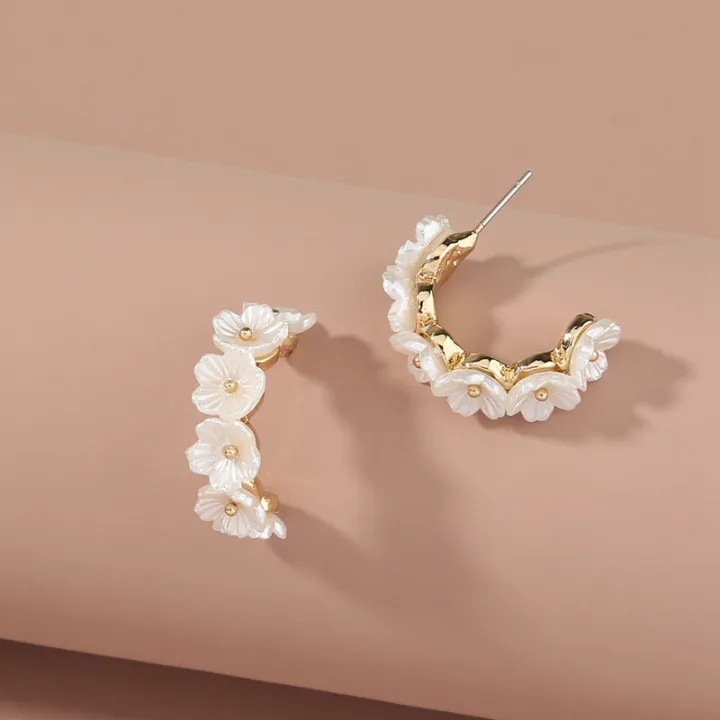 %E3%80%90GuangDa%20Girls'%20Earrings%20Korean%20Ins%20Net%20Red%20Trendy%20New%20Earrings%20C-shaped%20Pearl%20White%206%20Flowers%20Fresh%20and%20Versatile%20Fashion%20Accessories%20Earings%20for%20Women%20-%20Image%204