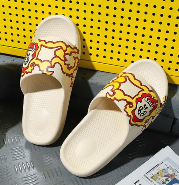 New%20yeezy%20men%20coconut%20slippers%20one-word%20sandals%20and%20slippers%20men%20slides%20-%20Image%204