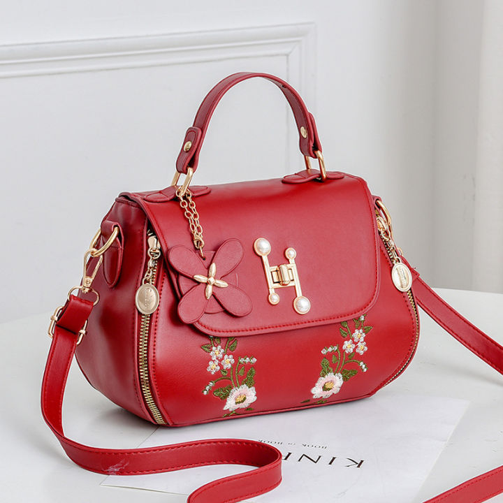 Simple%20and%20fashionable%20embroidered%20bucket%20bag%202022%20autumn%20new%20handbag%20bag%20sweet%20lady%20shoulder%20crossbody%20bag%20-%20Image%203