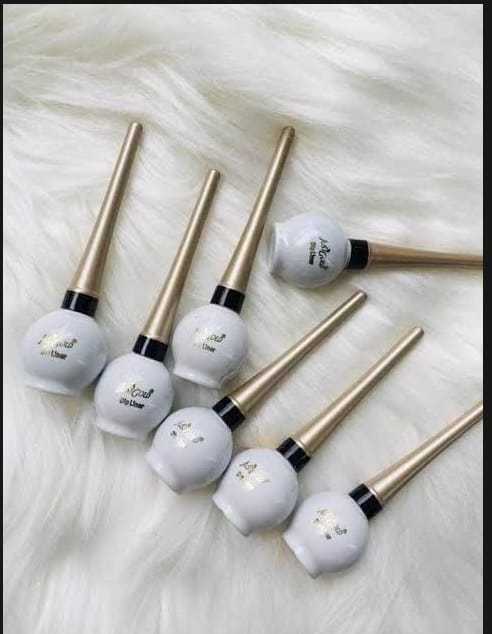 Just%20Glod%20Liquid%20Waterproof%20Eyeliner%2024H%20-%20Image%202