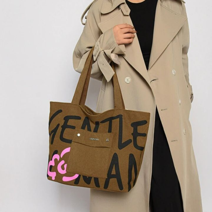 Simple%20Versatile%20Canvas%20Handbag%20Personalized%20Letter%20Printed%20Shoulder%20Bag%20Fashionable%20Large%20Capacity%20Commuter%20Tote%20Bag%20-%20Image%202