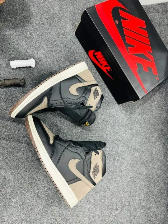 Men's%20Running%20Shoes%20Air%20Jordan%201%20High%20Neck%20Sneakers%20-%20Premium%20Footwear%20For%20Boys%20-%20Image%202