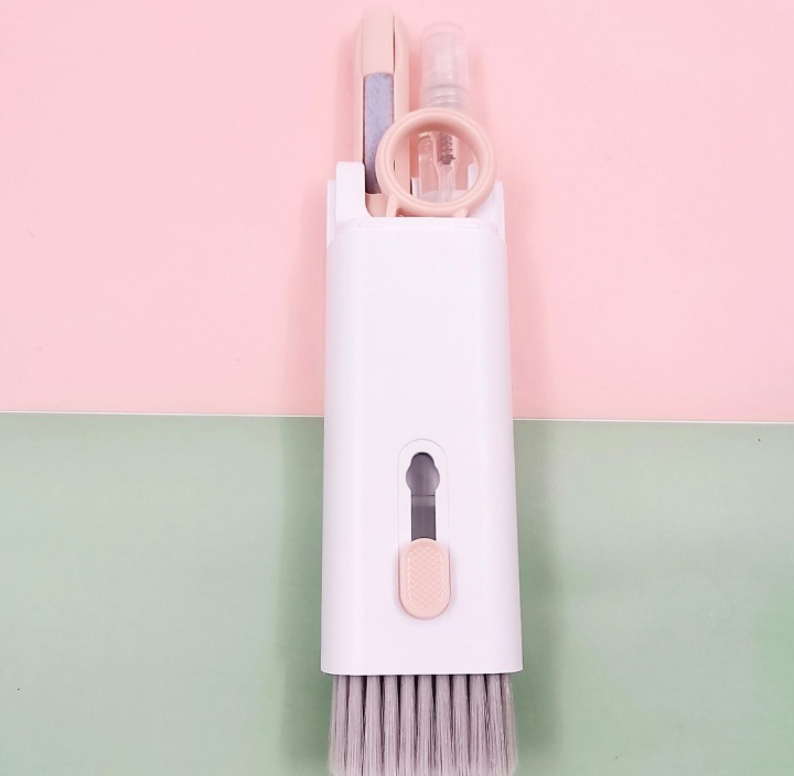 Gadget%20Cleaning%20Kit%207%20in%201%20Electronics%20Cleaner%20Kit%20Keep%20Your%20Devices%20Sparkling%20Clean%20-%20Image%203