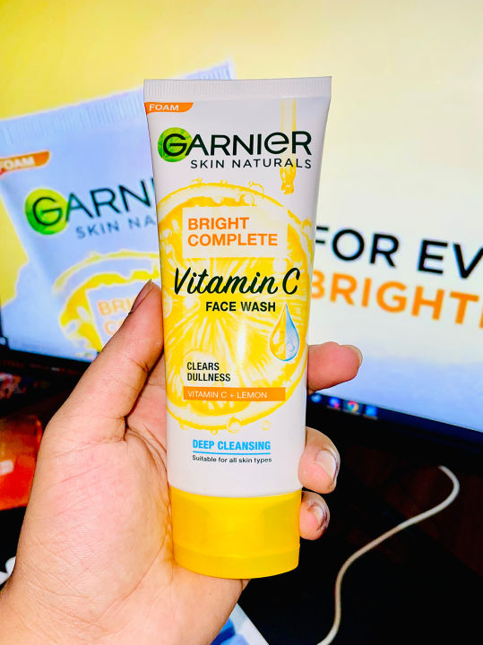 Garnier%20Bright%20Complete%20Vitamin%20C%20Face%20Wash%20(100%25%20Original)%20-%20Image%202