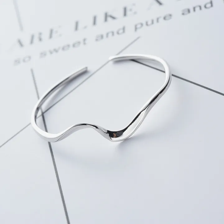 S925%20silver-plated%20bracelet%20for%20women,%20simple%20Moebius%20twisted%20bracelet,%20glossy%20wave%20bracelet,%20open%20bracelet,%20hand%20jewelry%20-%20Image%203