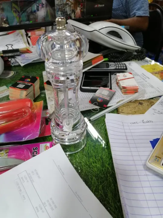 7"%20Acrylic%20Pepper%20Mill,%20Salt%20and%20Pepper%20Grinder%20with%20Ceramic%20Grinding%20Mechanism%20-%20Image%205