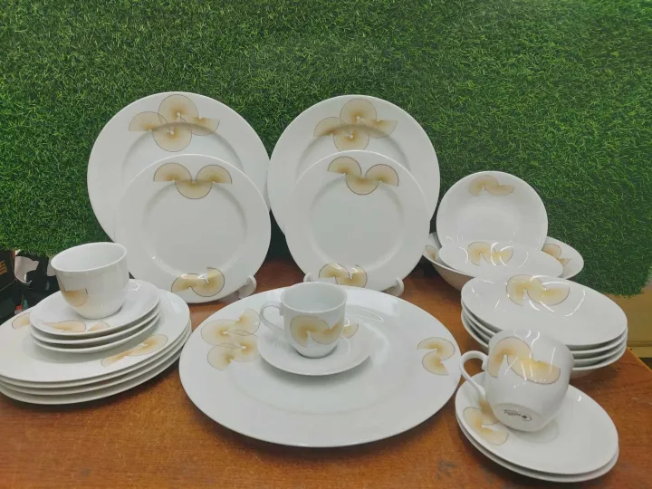 32%20pieces%20dinner%20set%20Golden%20Sing%20for%20gift%20and%20home%20decoration.%20Ceramic%20Daining%20Set%20White%20Round.%20-%20Image%204