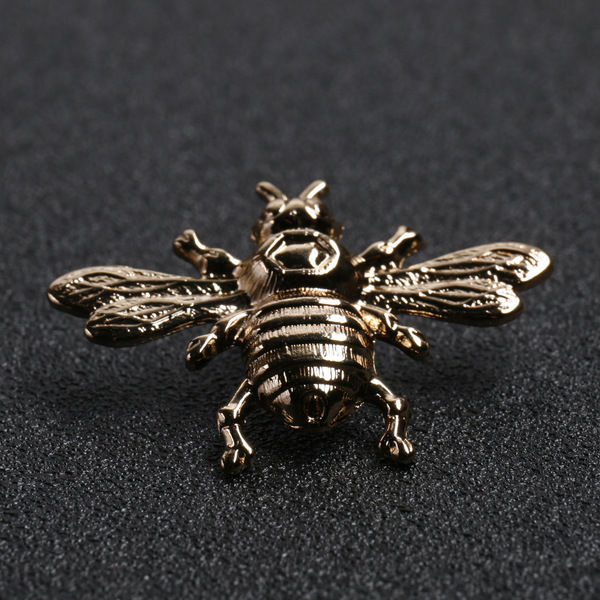 Golden bee brooch pin buckle for men women outfit fashion accessories