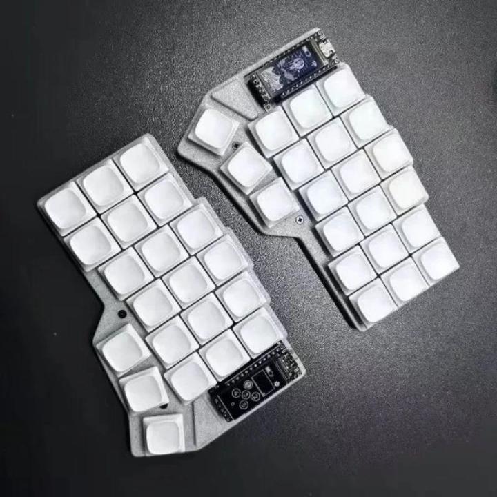 Corne%203x6%20Low%20Profile%20Split%20Keyboards%20Ergonomic%20Custom%20Zmk%20Bluetooth%20Nice%20View%20Screen%20Choc%20V1%20Wireless%20Split%20Mechanical%20Keyboard%20-%20Image%206