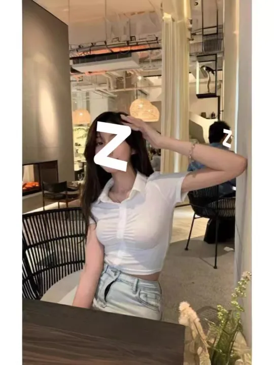 Pure%20Hot%20Girl%20White%20Shirt%20Short%20Slim-Fit%20Shoulder%20T%20T-shirt%20Pleated%20Waist%20Tight%20Shirt%20Short%20Sleeve%20Design%20Blouse%20-%20Image%204