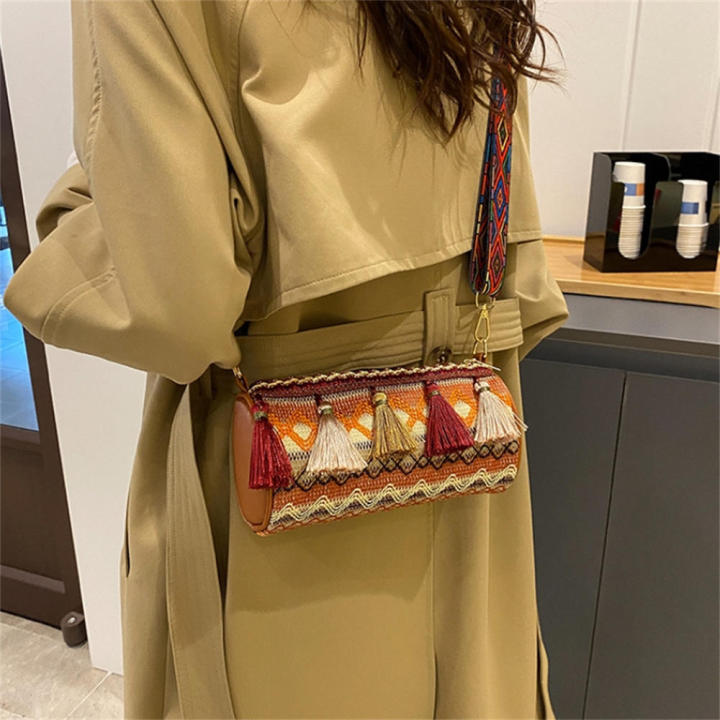 Retro%20Tassel%20Bag%20Unique%20Design%20Embroidery%20Color%20Clash%20Women's%20Bag%20-shaped%20Fashion%20Crossbody%20Bag%20for%20Streetwear%20Accessory%20Young%20Adults%20%20Use%20Fashion%20Statement%20-%20Image%207