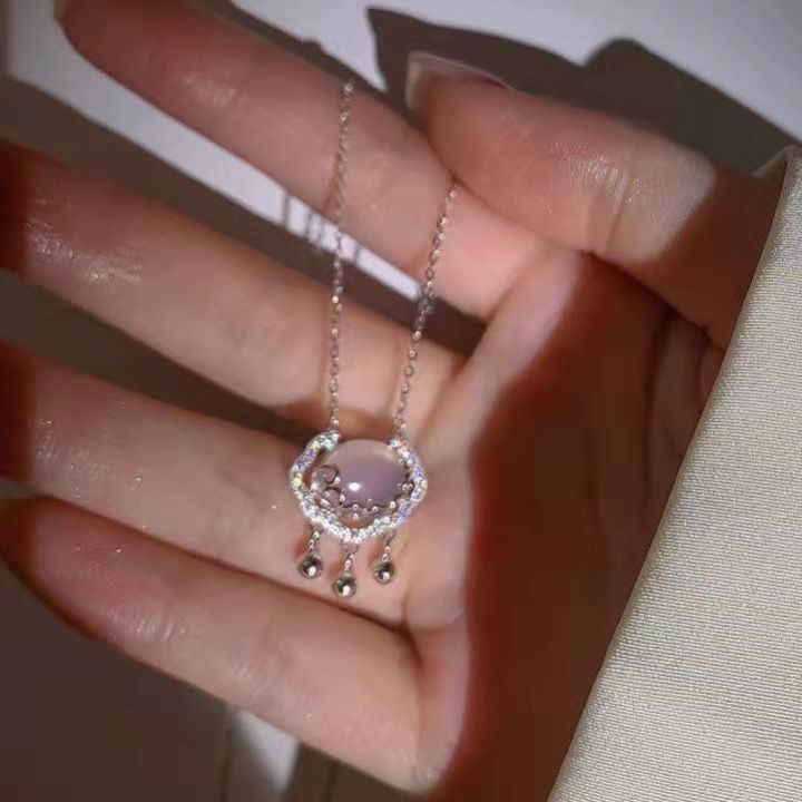 Cat's eye stone safety lock necklace for women, light luxury, retro niche design, gift to best friend and girlfriend, clavicle chain, cool style