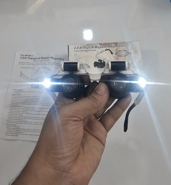 LED%20Magnifier%20With%202%20Led%20Light%20Magnifying%20Glass%20-%20Image%207