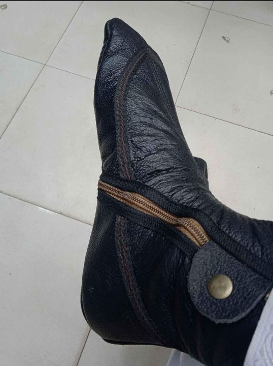 Azad%20Cow%20Leather%20Zipper%20Snap%20Button%20Socks%20for%20Men%20&%20Woman%20Socks%20Best%20Use%20In%20Winter%20And%20Cold%20Weather%20Foot%20Warmer%20(100%25%20Premium%20Quality%20Leather)%20LS102%20-%20Image%207