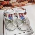 Kids princess sandals summer new baby ISA girls fashion bow soft soled anti slip beach shoes.