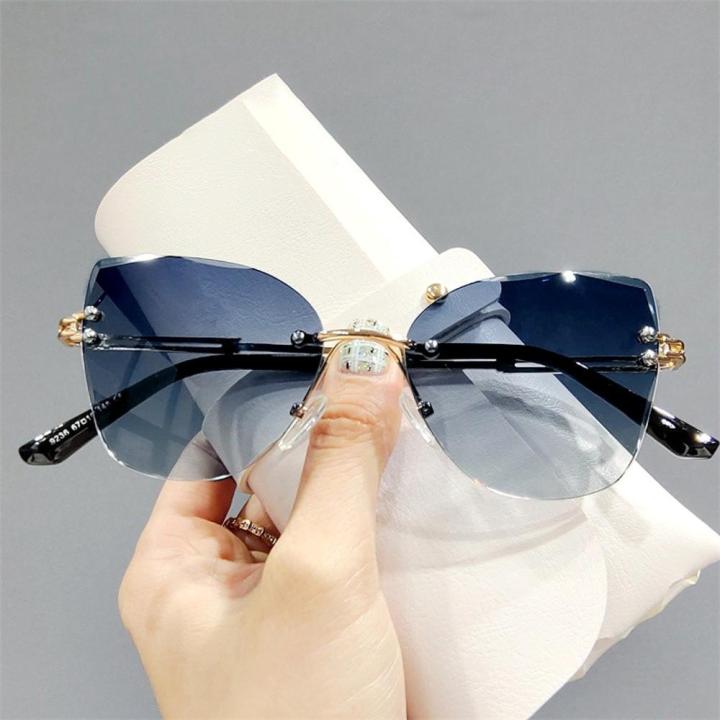 Gradient%20lenses%20Sunglasses%20Trendy%20Unisex%20style%20UV400%20protection%20Vintage%20eyeglasses%20Lightweight%20frame%20Fashionable%20design%20Rimless%20sunglasses%20for%20Outdoor%20activities%20Beach%20vacations%20Fashion%20events%20Costume%20-%20Image%207