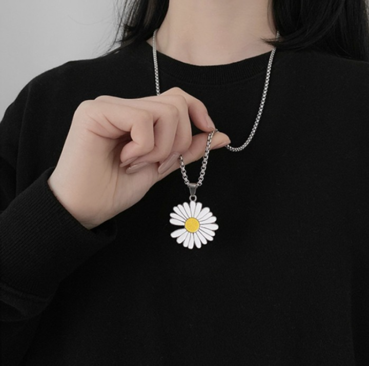 Cute%20Trendy%20Necklace%20Sun%20Flower%20Necklaces%20for%20Boy%20Simple%20Stylis%20-%20Image%202