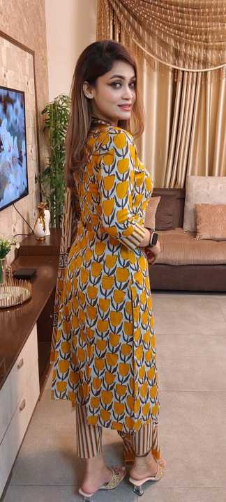 New%20Exclusive%20Cotton%20Unstitched%20Screen%20Print%20Fashionable%20and%20Comfortable%20Three%20Pieces%20for%20Women%20-%20Perfect%20for%20All%20Season%20-%20Image%205