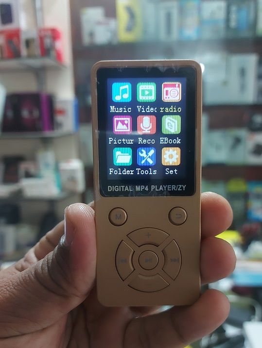 AR88%20Mp3%20Mp4%20Player%20LCD%20Display%20Supported%2032GB%20with%20FM%20-%20Image%202