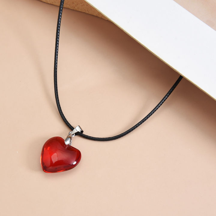 Fashion%20Simple%20Red%20Love%20Cowhide%20Rope%20Necklace%20French%20Light%20Luxury%20Retro%20Heart%20Necklace%20Women's%20Personality%20Jewelry%20-%20Image%207
