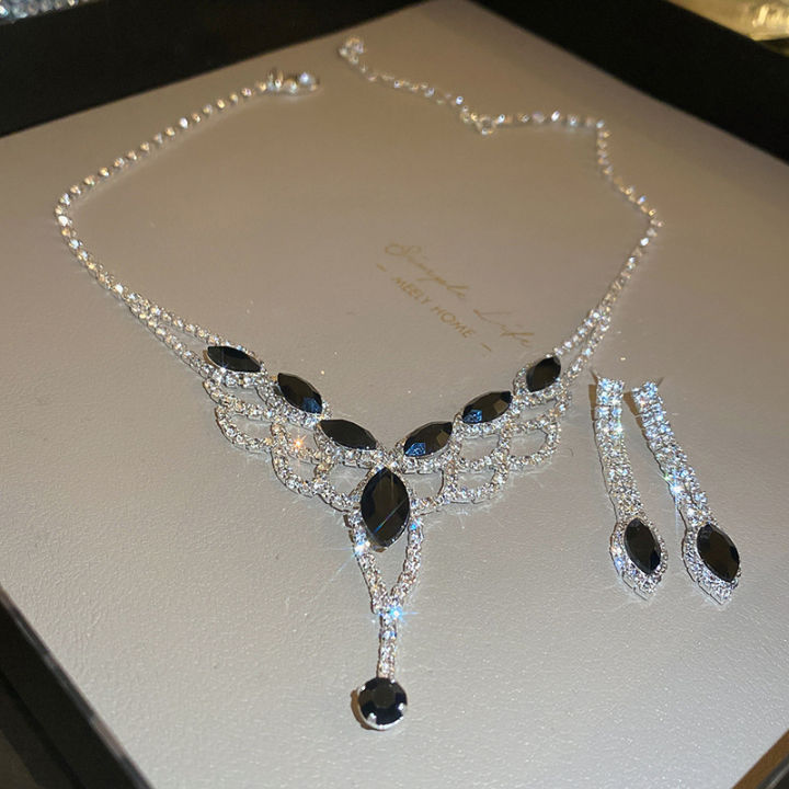 3Pcs%20Fashion%20Vintage%20Geometric%20Hollow%20Rhinestone%20Necklace%20Earrings%20For%20Women%20Versatile%20Wedding%20Bride%20Jewelry%20Sets%20Accessories%20Qoddess%20-%20Image%202