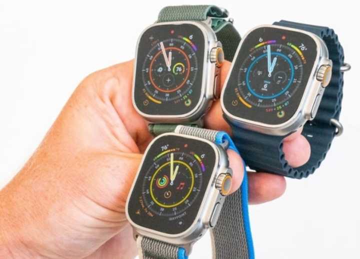 Watch%208%20Ultra%20smartwatch%20in%203%20Strap%20With%20apple%20logo%20copy%20-%20Image%202