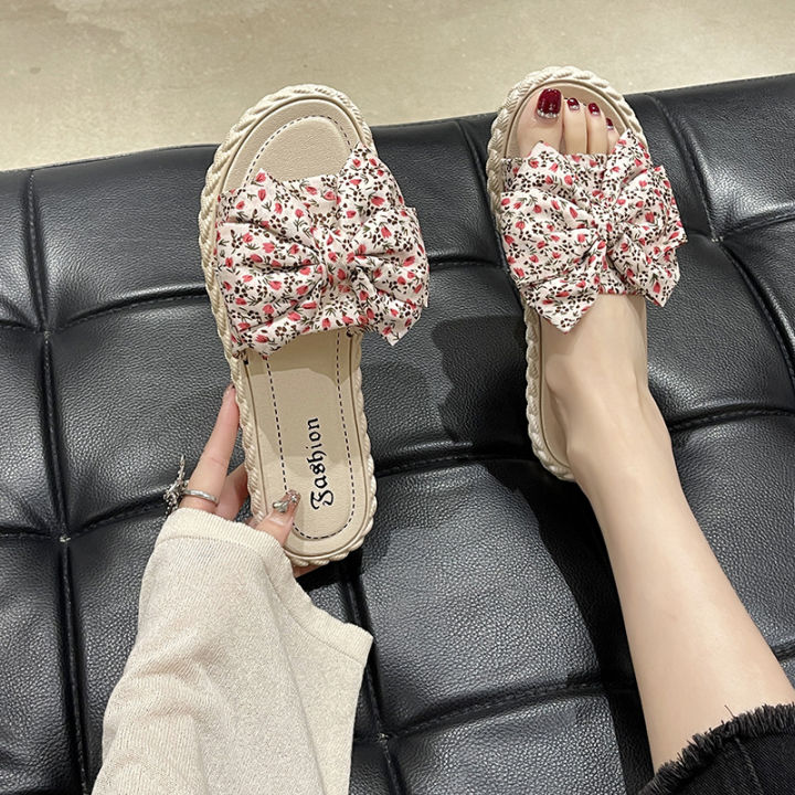 Internet%20celebrity%20slippers%20women's%20summer%20wear%20ins%20style%20super%20hot%202023%20new%20fashion%20flat%20bottom%20anti-slip%20soft%20bottom%20maternity%20sandals%20-%20Image%202