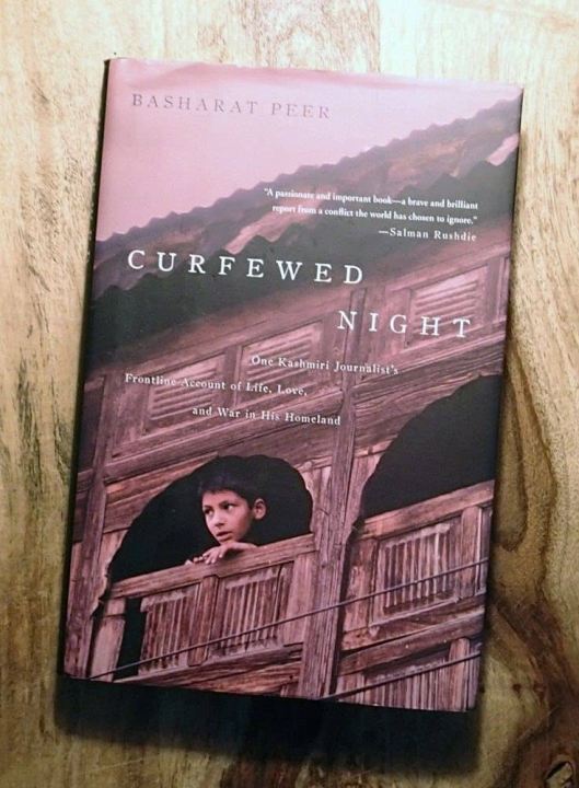 Curfewed%20Night%20an%20extraordinary%20memoir%20on%20Kashmir%20conflict%20-%20Image%203