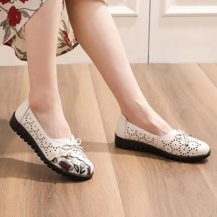 Leather%20Soft%20Bottom%20Mom%20Shoes%20Sandals%20Comfortable%20Soft%20Bottom%20Middle-Aged%20and%20Elderly%20Women's%20Shoes%20Closed%20Toe%20Elders%20Grandma%20Hole%20Pumps%20Summer%20-%20Image%205
