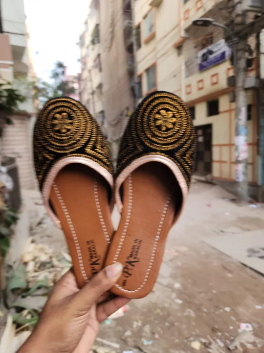 Girls%20exclusive%20Eid%20collection%20nagra%20shoes%20-%20Image%203