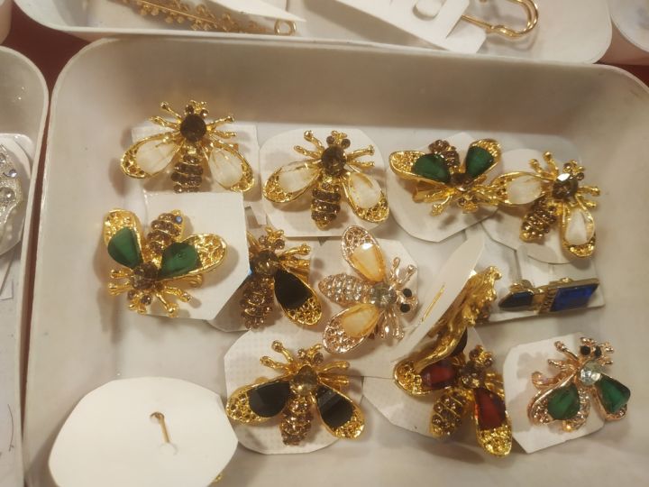 Trendy%20Fashionable%20Bee%20Brooch%20for%20Women%20Hijab%20Pin%20Stone%20-%20Cute%20Brooch%20Hijab%20Safety%20Pin%20for%20Girls%20Simple%20Stylish%20-%20Hizab%20Safety%20Pin%20for%20Girls%20and%20Women%20-%20Hijab%20Pin%20for%20Women%20-%20Image%202