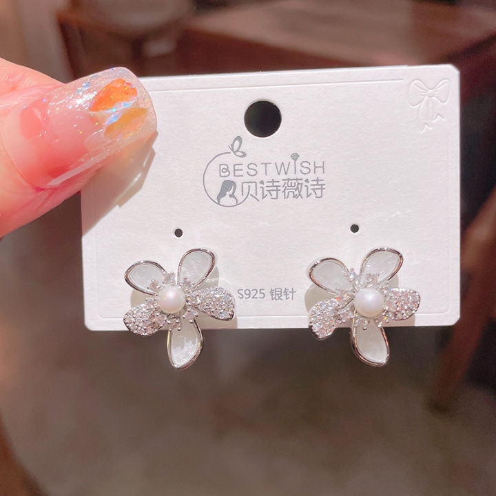 Exquisite%20and%20Versatile%20Flower%20Stud%20Earrings%20Women's%20High-Grade%20Temperament%20Earrings%20Niche%20French%20Entry%20Lux%20Earrings%20New%20Fashion%20-%20Image%202