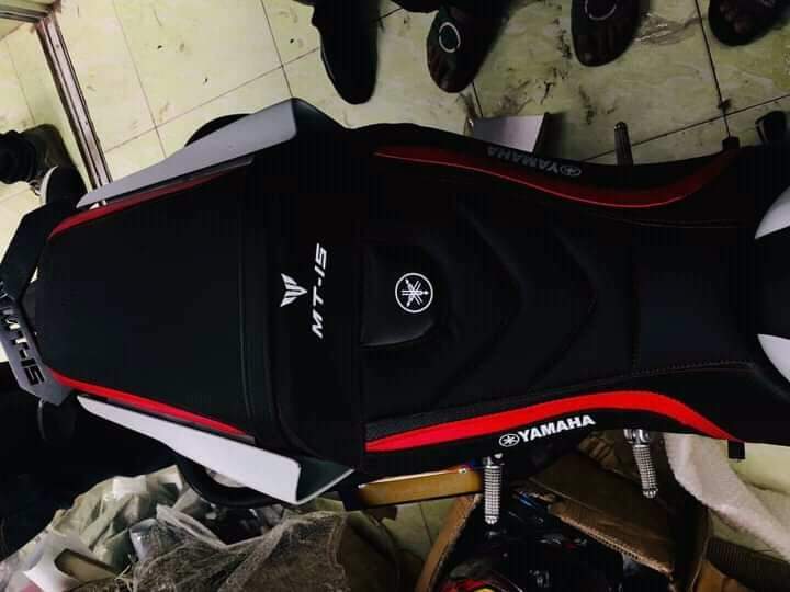 Yamaha%20Mt15%20red%20%20Modified%20seat%20Cover%20-%20Image%203
