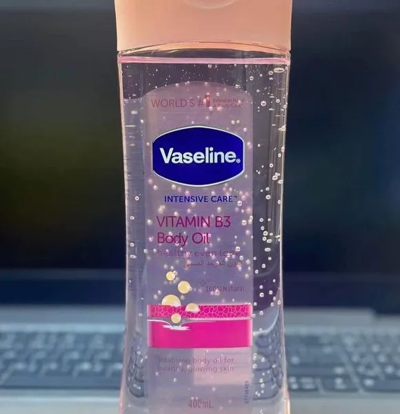 Vaseline%20Intensive%20Care%20Vitamin%20B3%20Body%20Oil%20400ml%20/%20200ml%20%7C%20International%20-%20Image%203
