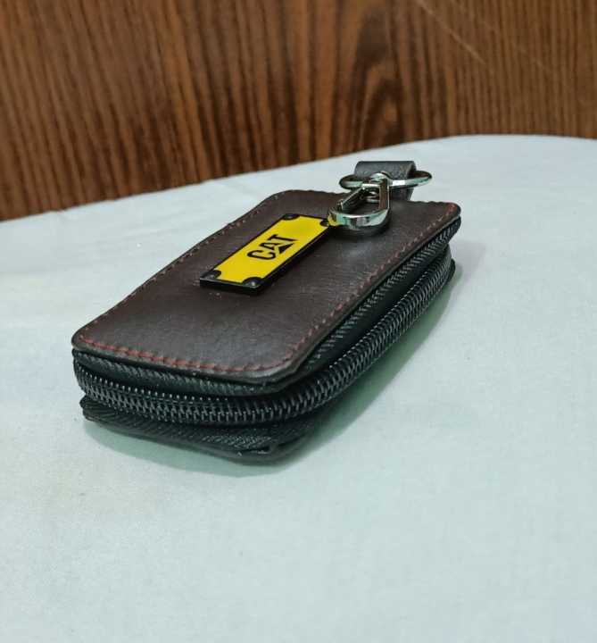 Leather%20Key%20Ring%20Holder%20Black/%20Chocolate.%20-%20Key%20Ring%20-%20Image%202