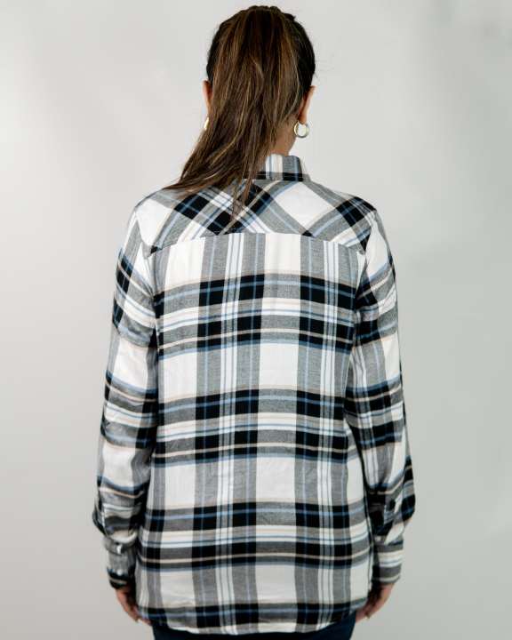 Black%20and%20White%20Long%20Sleeve%20Flannel%20Shirt%20-%20Image%204