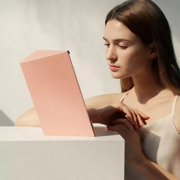 Real%20Me%20Mirror%20Non-Reversing%20Real%20Mirror%20For%20Vanity%20Portable%20True%20Mirror%20With%20Left%20And%20Right%20Not%20Reversed%20For%20Makeup%20Desktop%20-%20Image%203