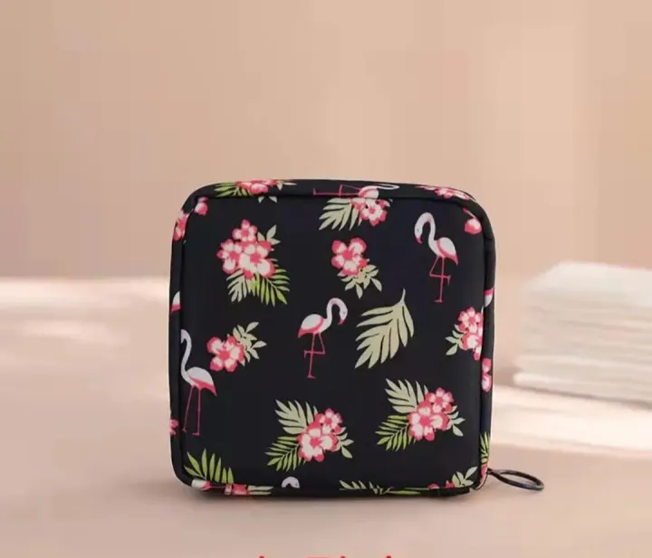 Girls%20Portable%20Sanitary%20Napkin%20Bag%20/%20Waterproof%20Makeup%20Storage%20Bag%20/%20Jewelry%20Organizer%20Pouch%20-%20Image%203