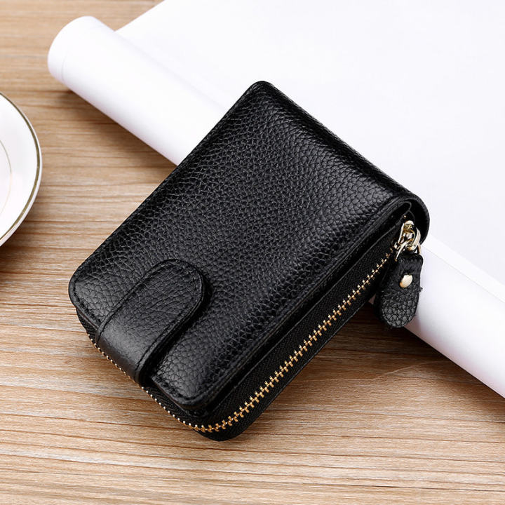 Wallet%20for%20credit%20cards,%20identity%20card,%20card%20holder%20for%20men%20and%20women%20-%20Image%204
