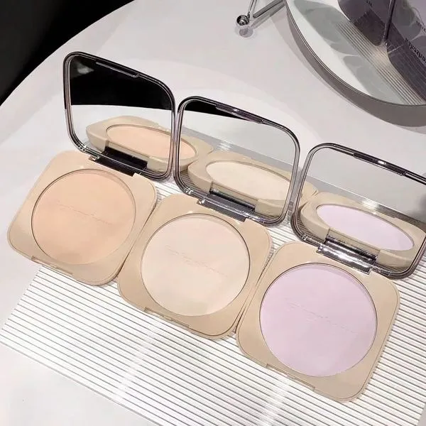 Kakashow%20velvet%20mist%20makeup%20setting%20powder%20is%20delicate%20and%20close%20to%20the%20skin,%20naturally%20conceals%20concealers,%20controls%20oil,%20is%20waterproof%20and%20sweat-proof,%20and%20contours%20the%20face%20-%20Image%203