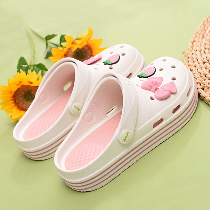 Women's%20Hole%20Shoes%20Summer%20Thick%20Bottom%20for%20Outdoors%20Cute%20Non-Slip%20Soft%20Bottom%20Comfortable%20Toe%20Cap%20Slipper%20Student%20Korean%20Style%20Beach%20Slippers%20-%20Image%206