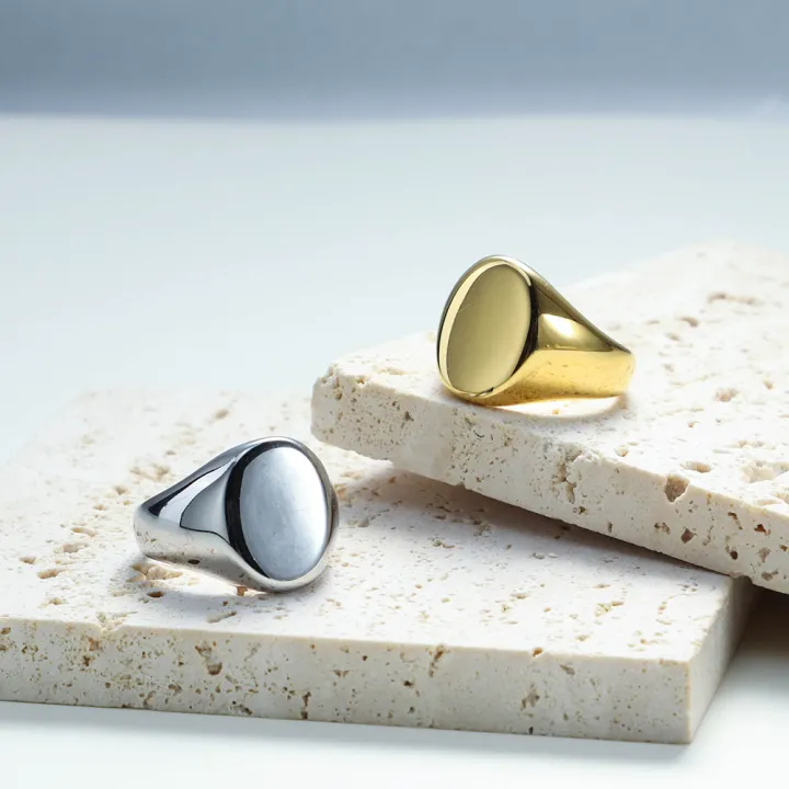 Chris%20April%20316L%20stainless%20steel%20PVD%20chunky%20gold%20rings%20women%20plated%20oval%20signet%20ring%20-%20Image%204