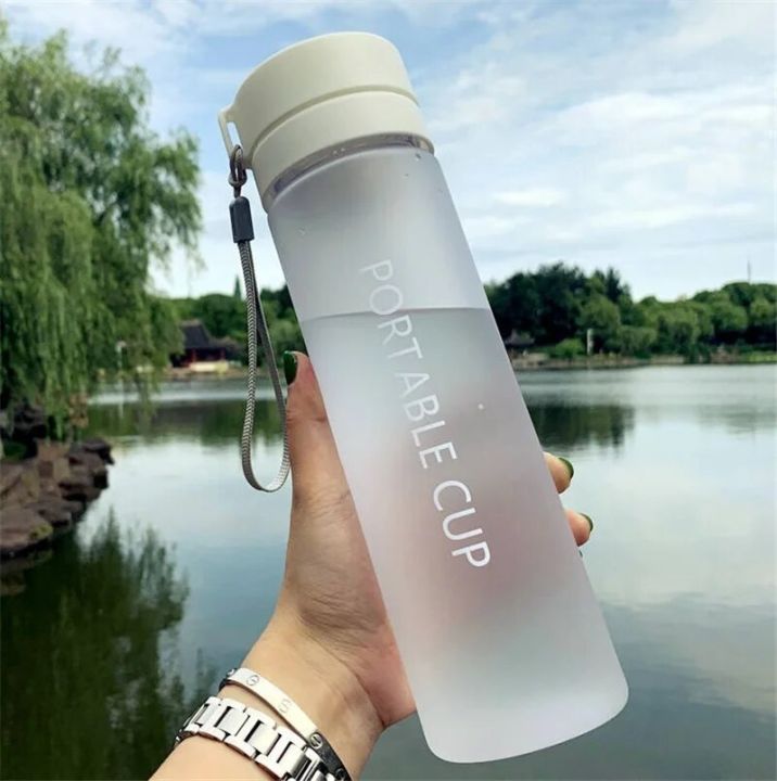 800ml/600ml%20Large%20Capacity%20Sports%20Fruit%20Lemon%20Juice%20Drinking%20Bottle%20Infuser%20Clear%20Portable%20Plastic%20Water%20Bottle%20-%20Image%202