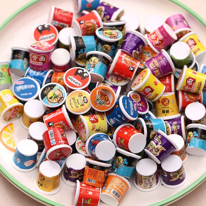 Mini%20supermarket%20bucket,%20miniature%20resin%20food%20and%20toy%20accessories,%20taking%20photos,%20microscopic%20props,%20instant%20noodle%20bucket%20toys%20-%20Image%202