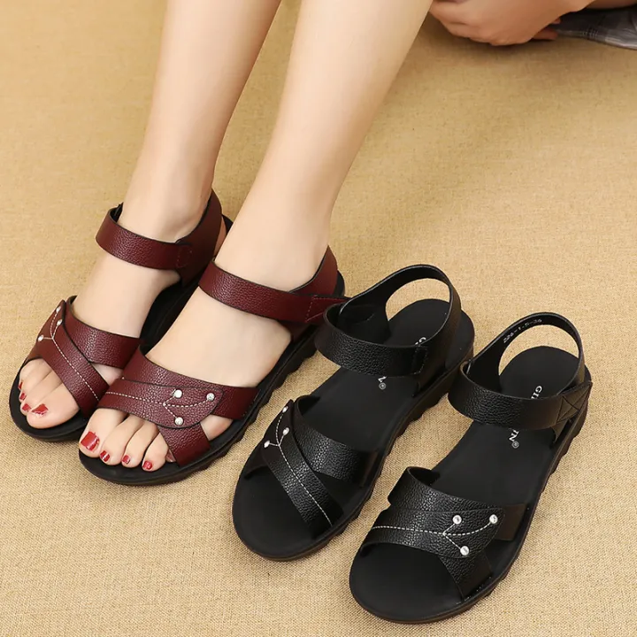 Granny%20women's%20shoes%20new%20summer%20flat%20middle-aged%20people%20anti-slip%20soft%20sole%20summer%20comfortable%20middle-aged%20and%20elderly%20mother%20sandals%20-%20Image%202
