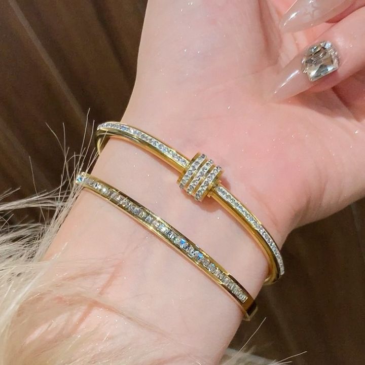New%20gold%20titanium%20steel%20bracelet%20for%20women,%20high-end%20zircon%20couple%20bracelet,%20light%20luxury%20plain%20ring%20bracelet,%20hand%20jewelry%20-%20Image%202