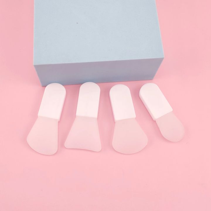 Portable%20Travel%20Face%20Mask%20Applicator%20Kit%20with%20Travel%20Case%20-%20Elegant%20Skin%20Care%20Tool%20for%20Sensitive%20Skin%20-%20Image%202