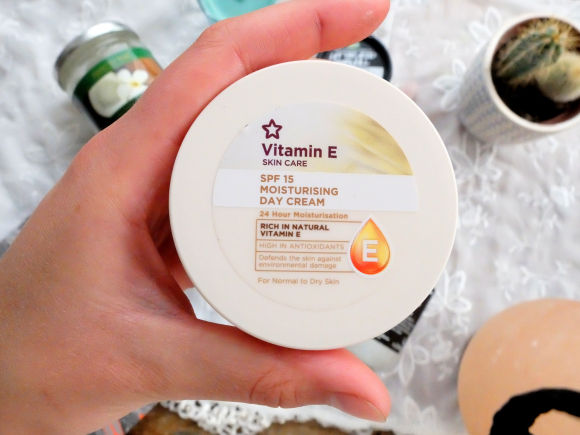 Vitamin%20E%20Skincare%20SPF15%20Moisturising%20Day%20Cream%20100ML%20UK%20-%20Image%204