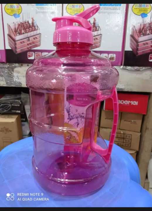 3%20Liter%20(Half%20Gallon)%2064oz%20BPA-Free%20Large%20Training%20Gym%20Water%20Bottle%20Handle%20Multicolor%20-%20Water%20Bottle%20-%20Image%204